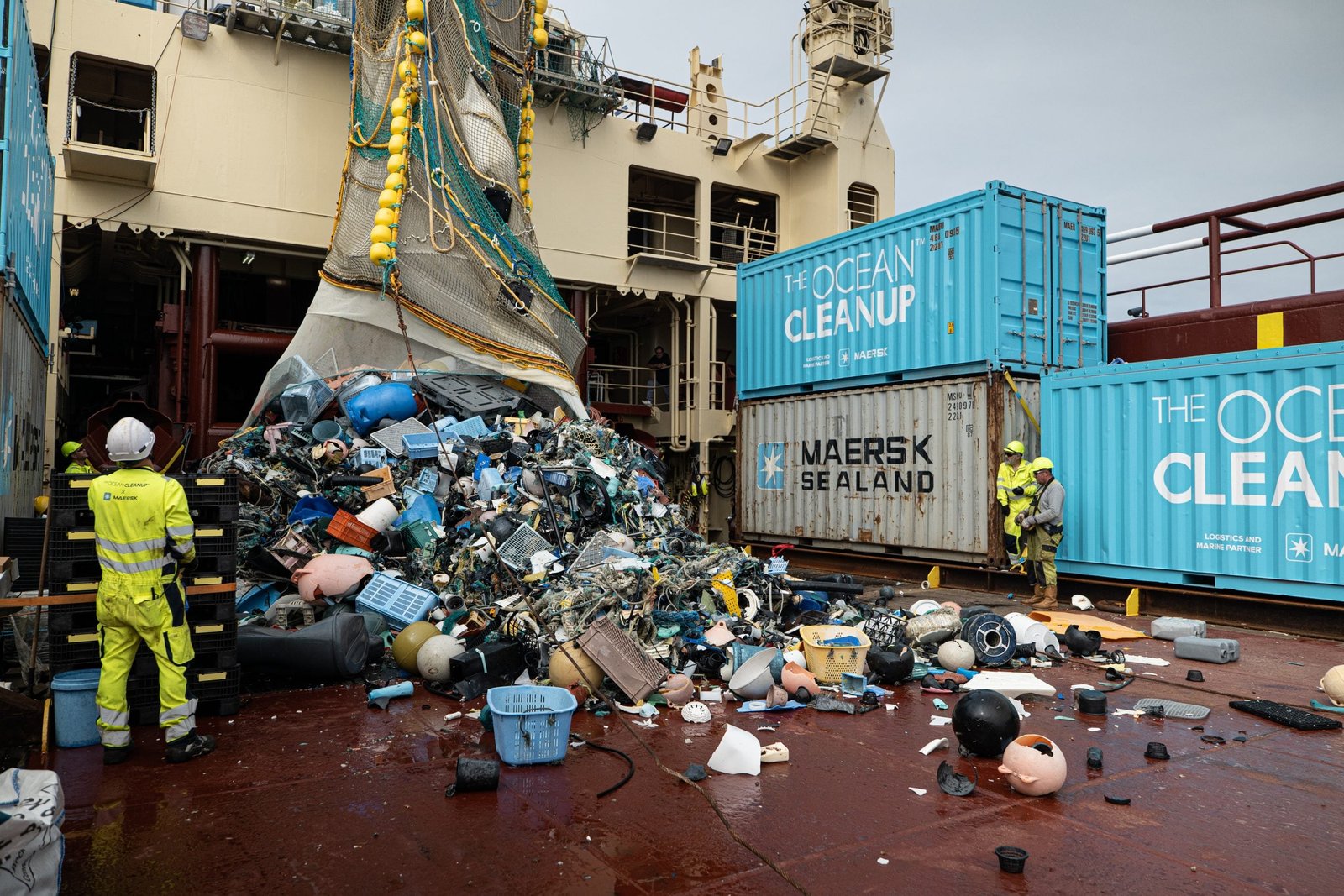 Ocean plastic clean up